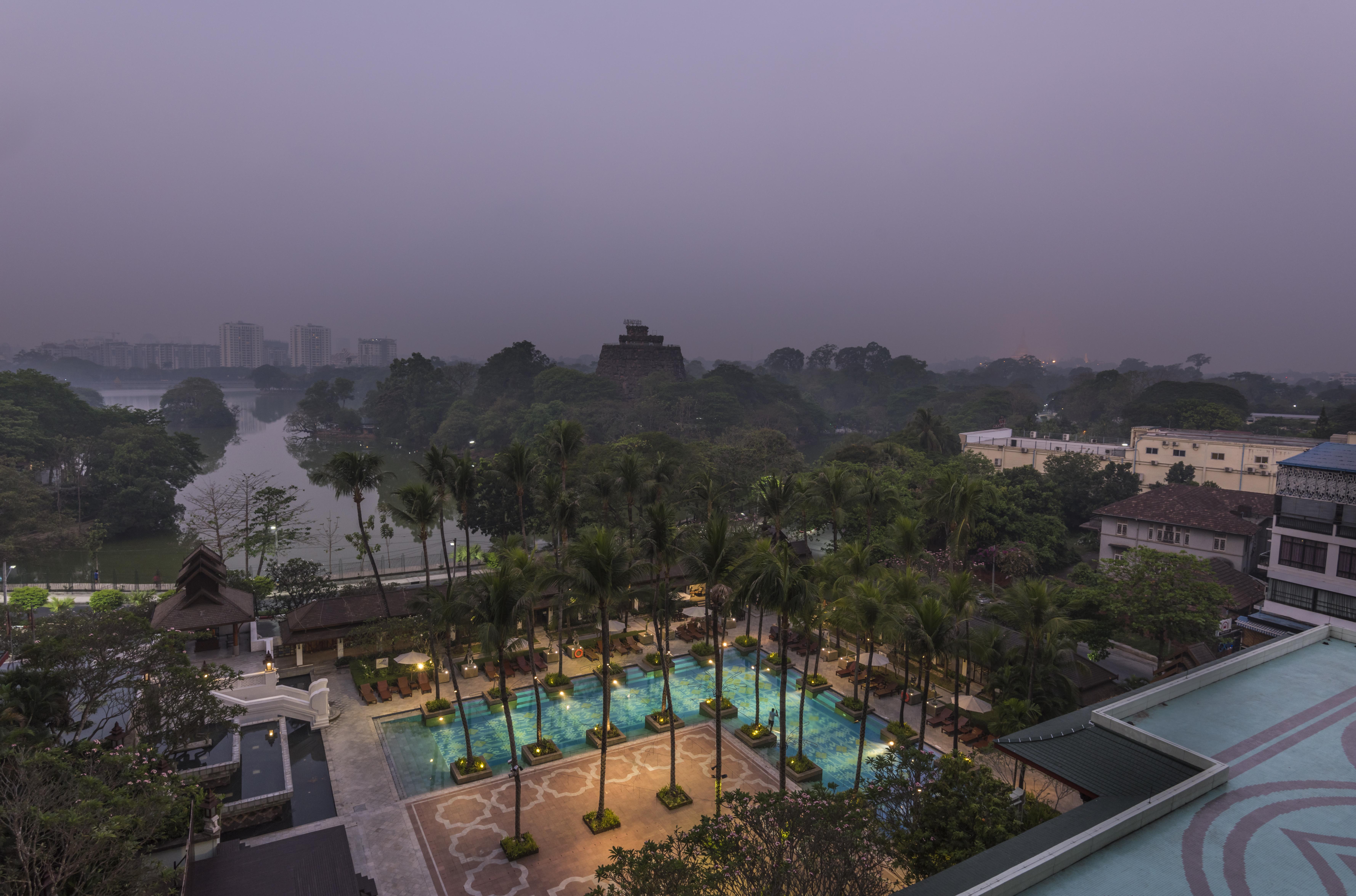 Chatrium Hotel Royal Lake Yangon Extérieur photo